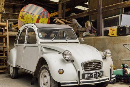 Für Frankreich haben wir den Citroën 2CV ausgewählt. Hierzulande besser bekannt als Ente. Sie wird schon seit 1990 nicht meh...