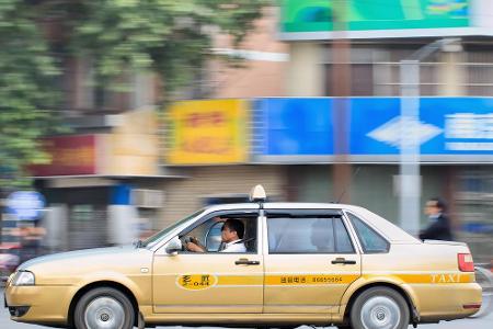 Der Auto-Markt in China boomt. Und auch hier hat VW seinen Fuß in der Tür. Jahrelang war das Auto schlechthin der Volkswagen...