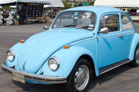 Jedes Kind erkennt ihn: den VW Käfer, dessen Form ihn zu einem der markantesten Auto der Geschichte gemacht hat. Daran erinn...