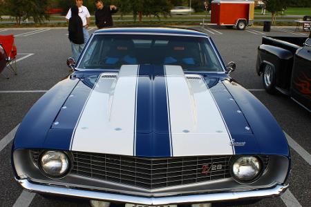 Der Camaro von Chevrolet, wie hier ein Modell von 1969, gehört zu den erschwinglichen Sportwagen auf dem US-amerikanischen M...