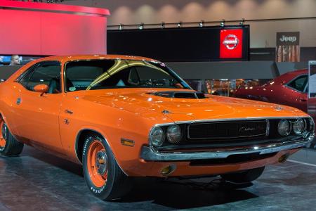 Das amerikanische Trio perfekt macht der Dodge Challenger. Sein Design sieht man auf den Straßen gut 40 Jahre später wieder...