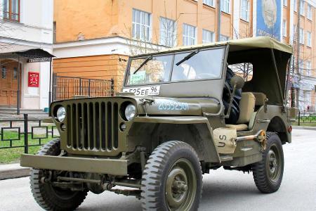 Was auch auf den Willys MB zutrifft. Dieser wurde für das Militär in den USA entwickelt und ist - streng genommen - der Ur-G...