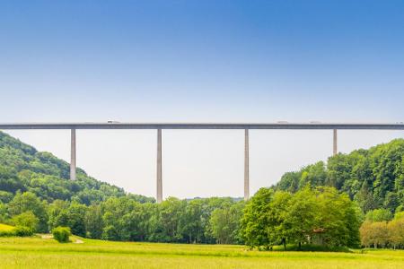Platz 89: Weit abgeschlagen liegt die größte Brücke Deutschlands, die Kochertalbrücke auf der Schwäbischen Alb. Sie ist zwar...