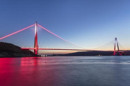 Platz 2: Die Yavuz-Sultan-Selim-Brücke wurde erst 2013 eröffnet. Sie ist die dritte Brücke, die den Bosporus überspannt. Ins...