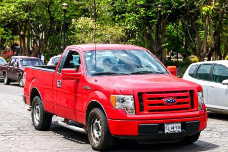 Ford ist in den USA die Marke schlechthin für Pick-ups. Seit 1948 gibt es die F-Serie. Der aktuelle F-150 wird bereits in de...