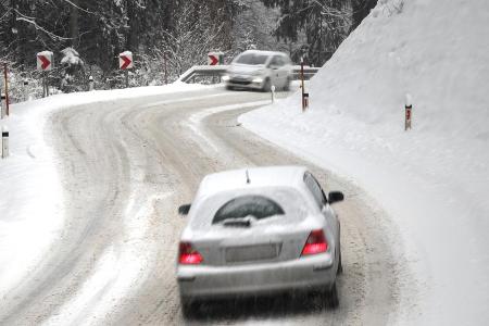 Schnee, Eis, Kälte - für Autofahrer sicherlich nicht die schönsten Umstände. Doch gut vorbereitet und mit den richtigen Tipp...