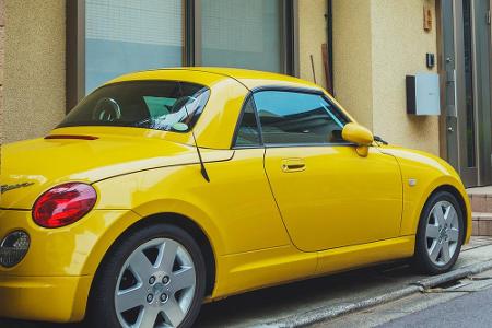 Für bezahlbaren Fahrspaß der steht der Daihatsu Copen. In Europa gibt es nur wenige Fahrzeuge des japanischen Blechdachcabri...