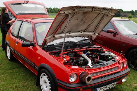 Okay, dieser Peugeot 206 GTi wurde gepimpt. Und im Originalzustand belassene Wagen sind ein Blick wert. Preisgünstiger Fahrs...