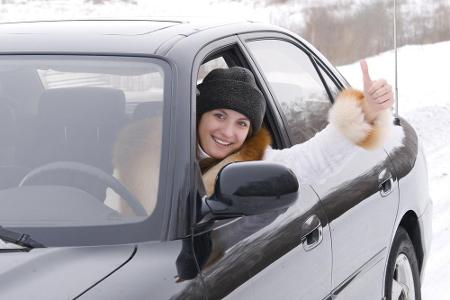 Autofahren im Winter kann zur echten Herausforderung werden - sowohl für den Fahrer als auch für das Fahrzeug. Diese Dinge g...