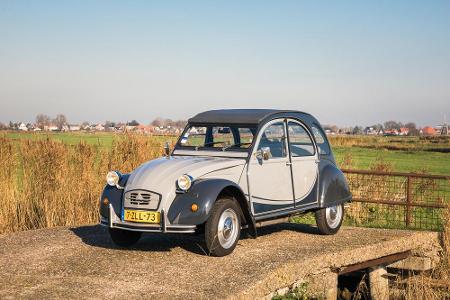Die gute, alte Ente. Das Auto steht genauso wie der VW Käfer für die Aufbruchszeit nach dem 2. Weltkrieg. Über 40 Jahre bis ...
