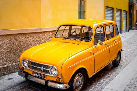 Rein optisch, ist der Renault 4 wirklich kein Hingucker, doch der kleine Franzose hat sich in die Herzen seiner Fans hineing...
