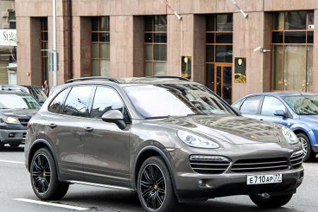 Ein herrlicher Porsche Cayenne, doch in welchem Land ist er registriert?