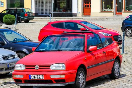 Wer ein gebrauchtes VW Golf 6 Cabrio kaufen will, muss mit Kosten von zum Teil 30.000 Euro rechnen. Deutlich preiswerter und...