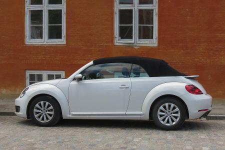 Ein neuer Volkswagen New Beetle Cabrio kostet über 23.000 Euro. Gebrauchte sind je nach Alter deutlich günstiger. So kosten ...
