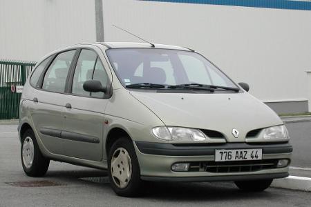 1996 stellte Renault den Megane Scenic vor, den ersten kompakten Minivan der Welt. Das Fahrzeug entwickelte sich zu einem Be...