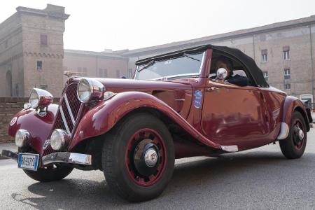 Wie der Name schon verrät, ist der Citroen Traction Avant ein Fahrzeug mit Frontantrieb. Gleichzeitig hat der Wagen eine Ein...