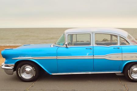 Zusätzlich zum Chieftain kam 1954 mit dem Pontiac Star Chief ein weiteres Modell in den Verkauf. Dieser wurde bis 1966 produ...