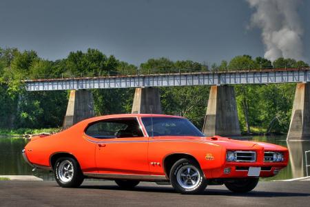 Im selben Zeitraum wurde auch der Pontiac GTO produziert. GTO steht für 