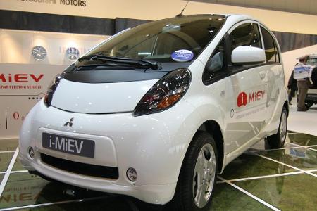 Der Mitsubishi i-MiEV ist ein kleines Elektrofahrzeug für den Stadtgebrauch. Der Name ist zumindest im deutschsprachigen Rau...