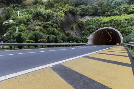 Tunnelein- oder Tunnelausgang - je nach Perspektive. Diese technischen Meisterwerke wirken längst nicht so spektakulär wie B...