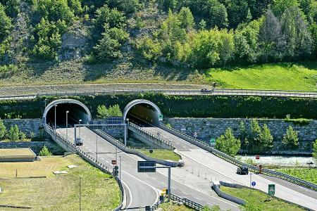 Über 11,6 Kilometer erstreckt sich der Mont-Blanc-Tunnel zwischen Frankreich und Italien - Platz neun. Traurige Berühmtheit ...
