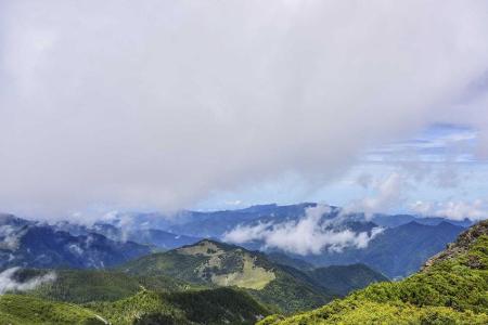 Zurück nach Asien: Unter diesem Gebirge in Taiwan verläuft der Xueshan-Tunnel mit ebenfalls gut 12,9 Kilometern - Platz sech...