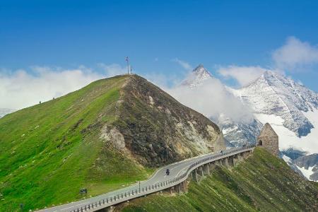 Wohl jeder Bergliebhaber hat von ihr gehört: die Großglockner-Hochalpenstraße. Wer die mautpflichtige Straße unter die Reife...