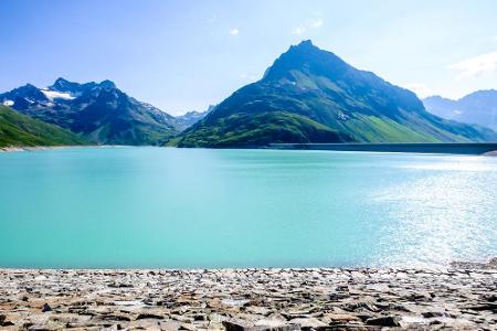 In der Silvretta - Gebirgsgruppe in den zentralen Ostalpen - gibt es einige Pässe und vor allem zahlreiche Sehenswürdigkeite...