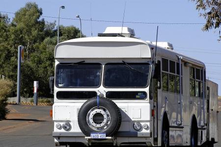 Dieser umgebaute Bus fährt in Australien. Je mehr Platz das Land hat, desto größer die Wohnmobile.