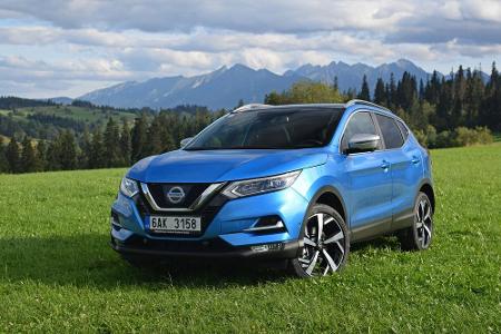 Platz fünf geht an den Nissan Qashqai. Der SUV ist nicht nur attraktiv, er taucht auch immer wieder in den Toplisten auf. De...