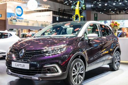 Platz 2: Renault Captur. Mit 17.336 Euro ist der Mini-SUV aus Frankreich deutlich günstiger als der Japaner. Renault ist 201...