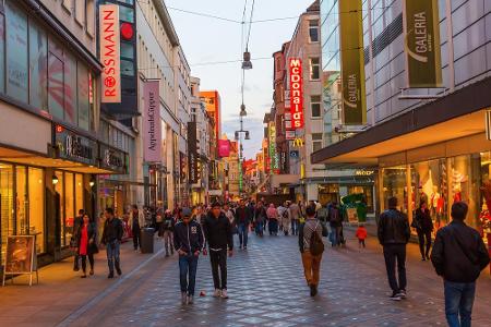 Platz 8: Dortmund. In der größten Stadt Westfalens sind die Preise für einen Bewohnerparkausweis genauso hoch wie in Leipzig...