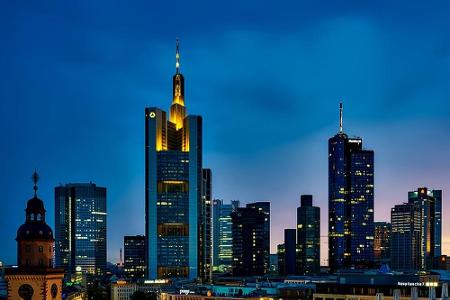 Platz 5: Frankfurt am Main. In der größten Stadt Hessens werden Anwohnerparkplätze für mindestens zwei Jahre vergeben. Ein B...