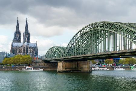 Platz 4: Köln. Auch in der Rheinmetropole dauert die Bearbeitung wenige Minuten, da der Antrag online eingereicht werden kan...
