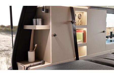 Custom Bus Streifenwagen VW T 6.1 Black Edition (2022)