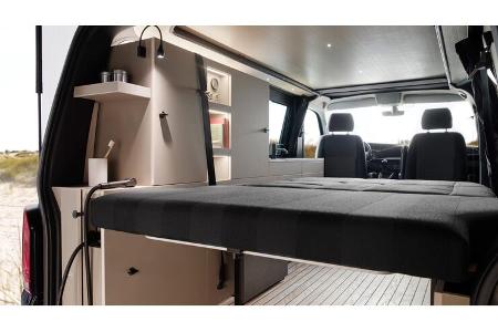 Custom Bus Streifenwagen VW T 6.1 Black Edition (2022)