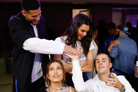 Super Bowl 2022: Mega-Stars feiern riesige Football-Party