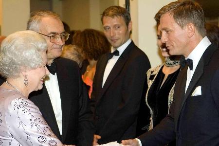 Diesen Scherz erlaubte sich die Queen auf Kosten von Daniel Craig