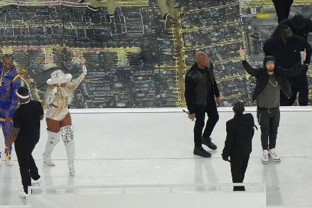 Halbzeitshow XXL beim Super Bowl LVI: Dr. Dre, Snoop Dogg, Mary J. Blige, Eminem, Kendrick Lamar, 50 Cent machen ordentlich Stimmung.
