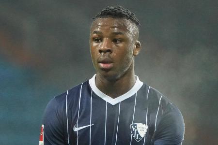 Hatte immer wieder Probleme mit Lewandowski, so auch beim 0:1 durch den Polen. Auch danach ließ er den Top-Torjäger immer mal wieder aus den Augen, rettete dafür aber auch mehrfach in letzter Sekunde.