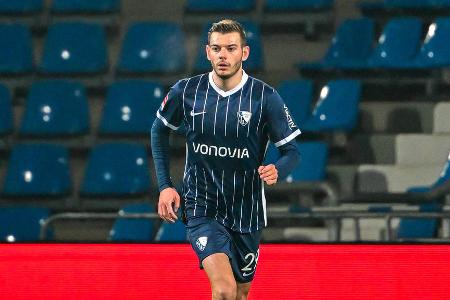 War sicherer als Nebenmann Bella Kotchap, auch wenn er in der zweiten Hälfte gegen Robert Lewandowski einmal nicht gut aussah. Ansonsten gutes Stellungsspiel und stark im Zweikampf.