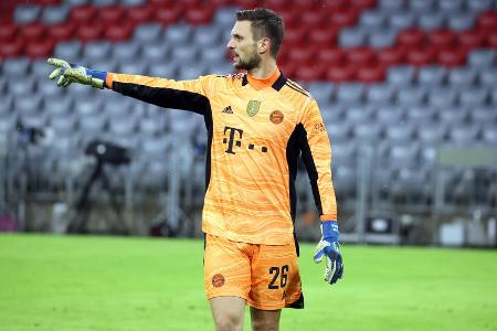 Der Neuer-Vertreter zeigte sich zunächst hellwach, als er zwei Versuche von Holtmann aus spitzem Winkel abwehrte. Bei allen vier Gegentoren in der ersten Halbzeit ohne Abwehrchance. Nach dem Seitenwechsel parierte Ulreich erneut stark gegen Holtmann.