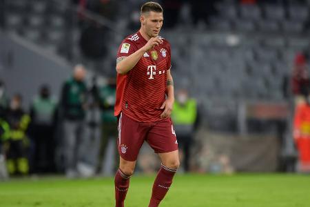 Sein erstes Spiel nach der Bekanntgabe seines Wechsels zum Liga-Rivalen Borussia Dortmund wird die Kritiker des Verteidigers bestätigt haben. Wie Nebenmann Upamecano komplett von der Rolle. War beim Ausgleichstreffer zu weit weg von Antwi-Adjei und ließ sich dann von diesem austanzen.