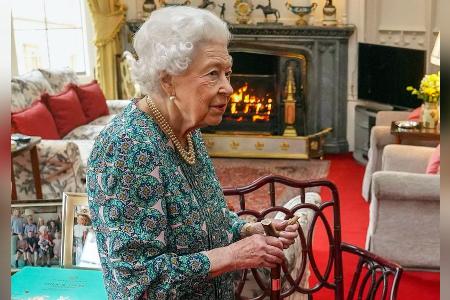 Stolze Uroma! Foto zeigt die Queen mit einigen ihrer Enkel und Urenkel