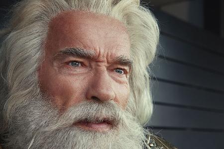 02/2022, Arnold Schwarzenegger als Zeus im BMW-Super-Bowl-Werbespot 2022