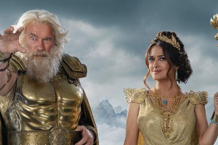02/2022, Arnold Schwarzenegger als Zeus und Salma Hayek als Hera im BMW-Super-Bowl-Werbespot 2022