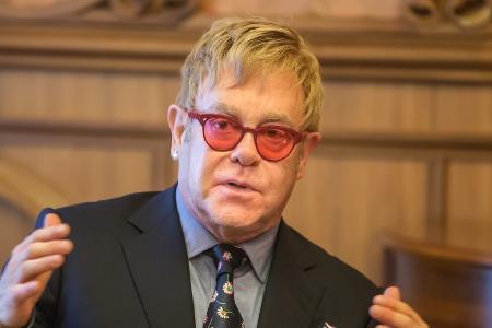 Sir Elton John: Privatjet-Notlandung gelingt erst beim dritten Anlauf