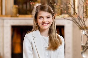 Neues Foto zum Geburtstag: Prinzessin Estelle strahlt über beide Ohren