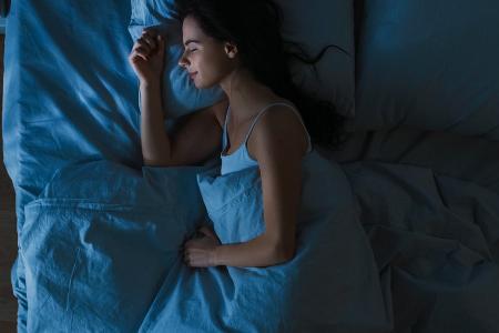 Gewichtsdecke: Was bringen schwere Bettdecken für unseren Schlaf?