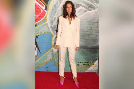 Event in New York: Katie Holmes strahlt in weißem Hosenanzug